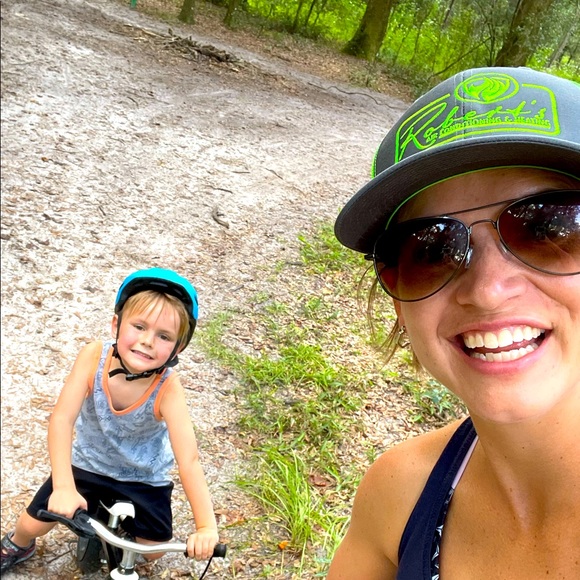 Meet your Posher, Niki - Picture 2 of 15